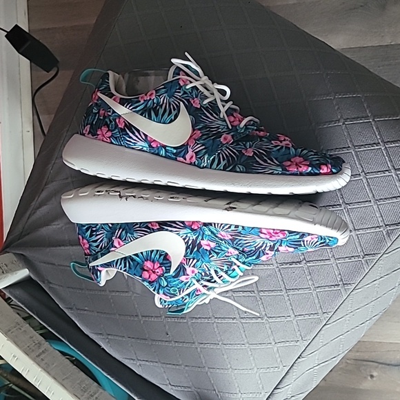 Nike Roshe Runs Size 11.5 Men's Floral Print Firm - Picture 6 of 9